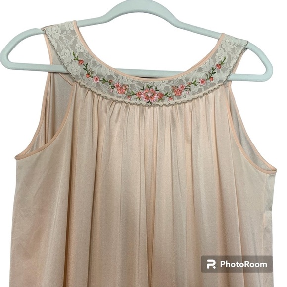 VTG‎ Lorraine light peach sleeveless long nightgown lace neckline. Size M - Picture 3 of 7